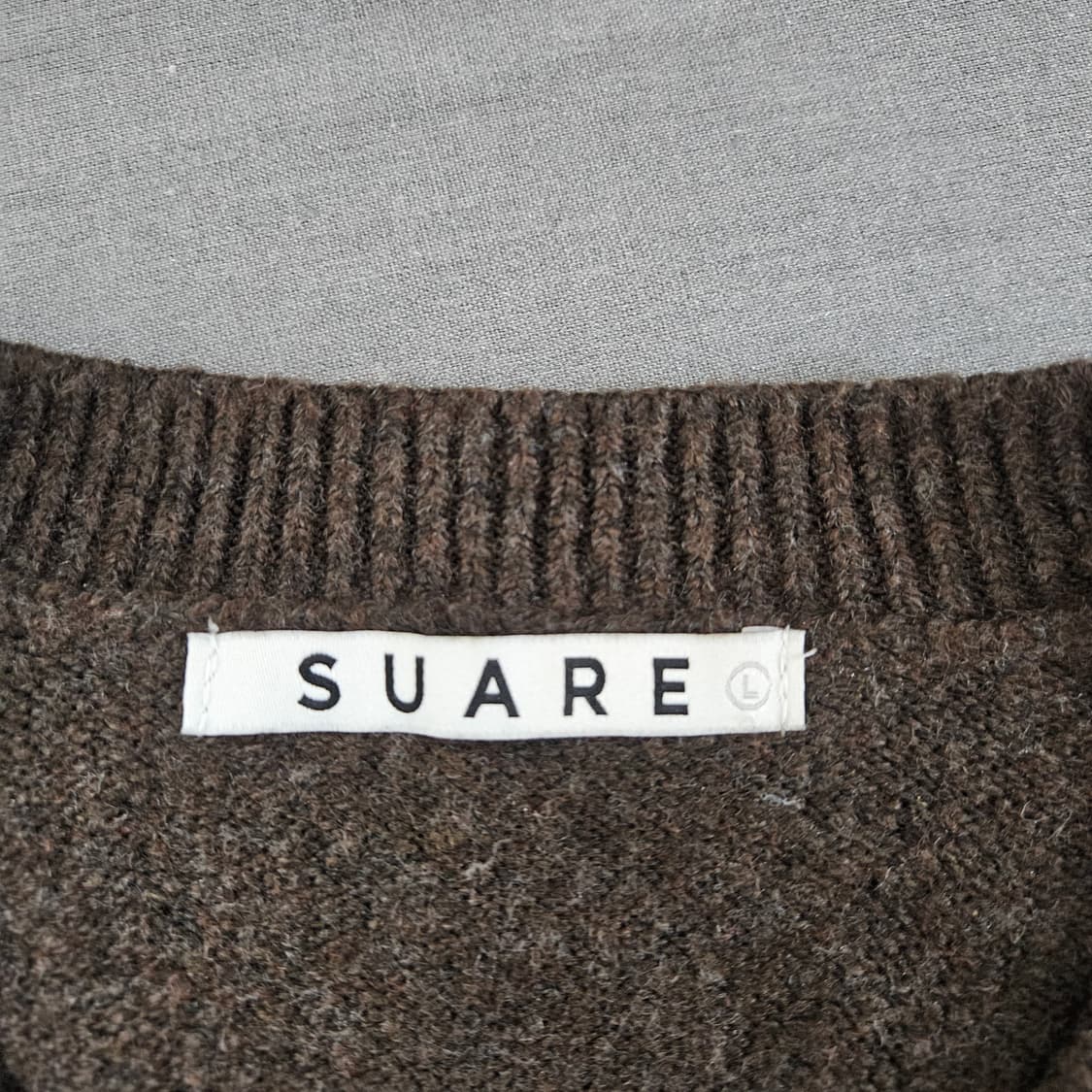 L 수아레 오버핏 브라운 니트 컨디션A 상품이미지5
