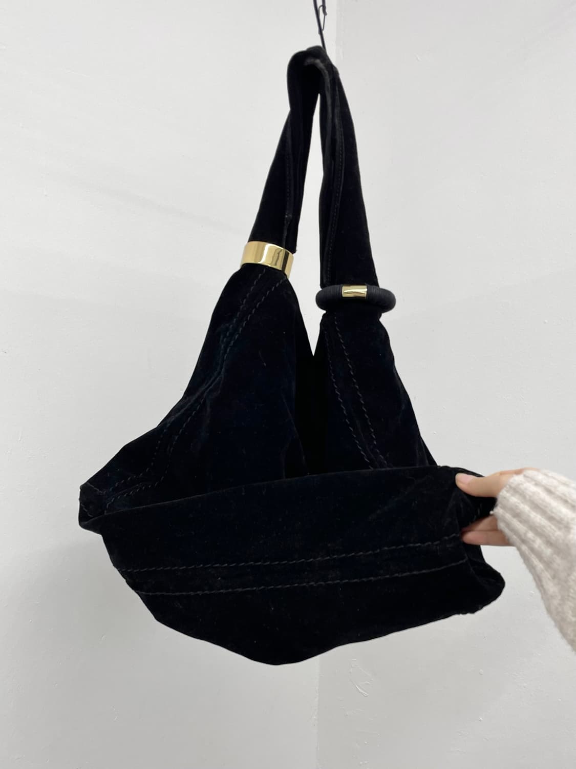 JPN 블랙 벨벳 골드 링 호보백 상품이미지6