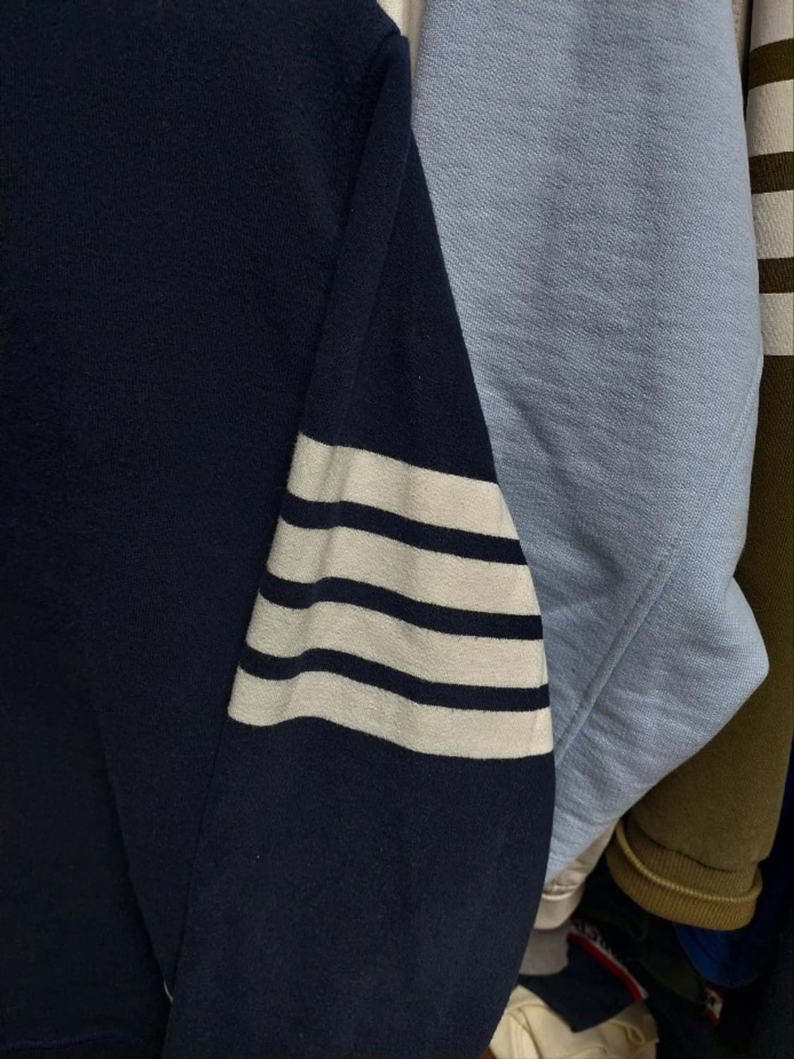 톰브라운 24fw 사선완장 네이비 맨투맨 4사이즈 상품이미지6