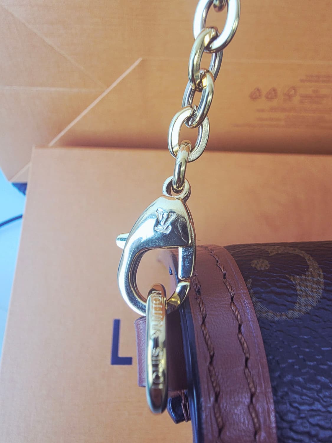 루이비통 돌핀 체인 월릿 M68746 상품이미지4