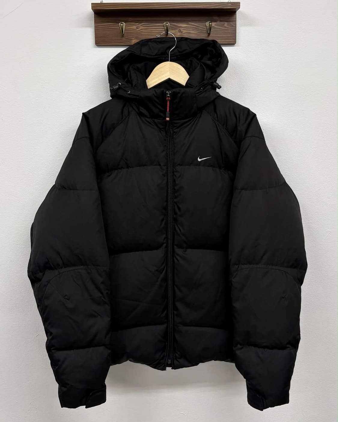 [M] 나이키 00s 솔로 스우시 후드 패딩 다운 자켓 상품이미지1