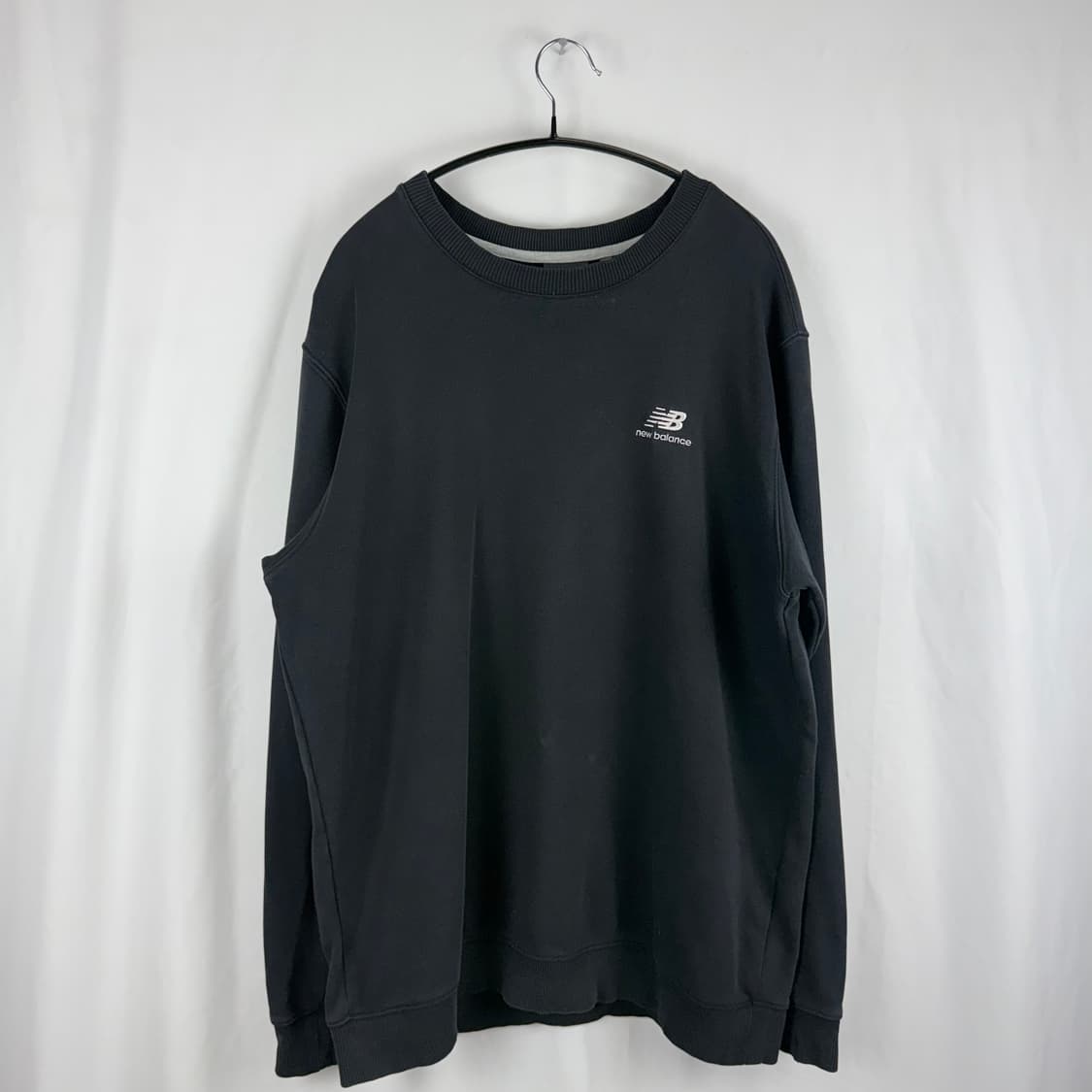 (105) 뉴발란스 스몰 자수로고 맨투맨 블랙 상품이미지2
