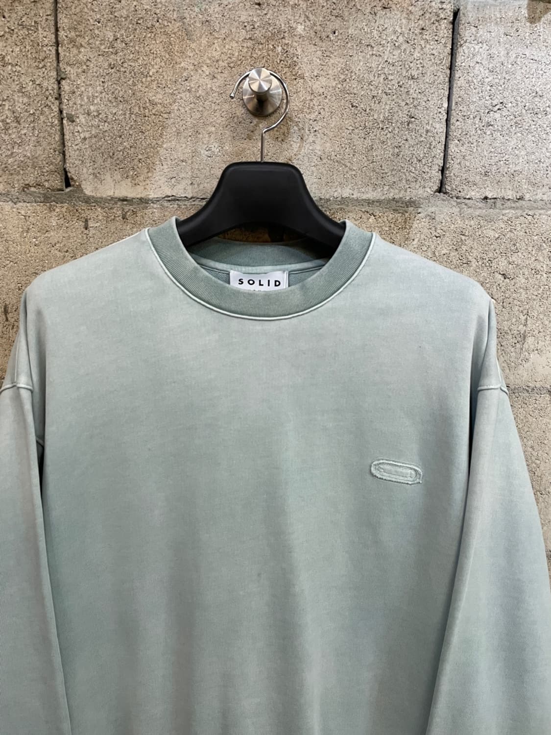 솔리드 옴므 피그먼트 다이드 맨투맨 상품이미지2