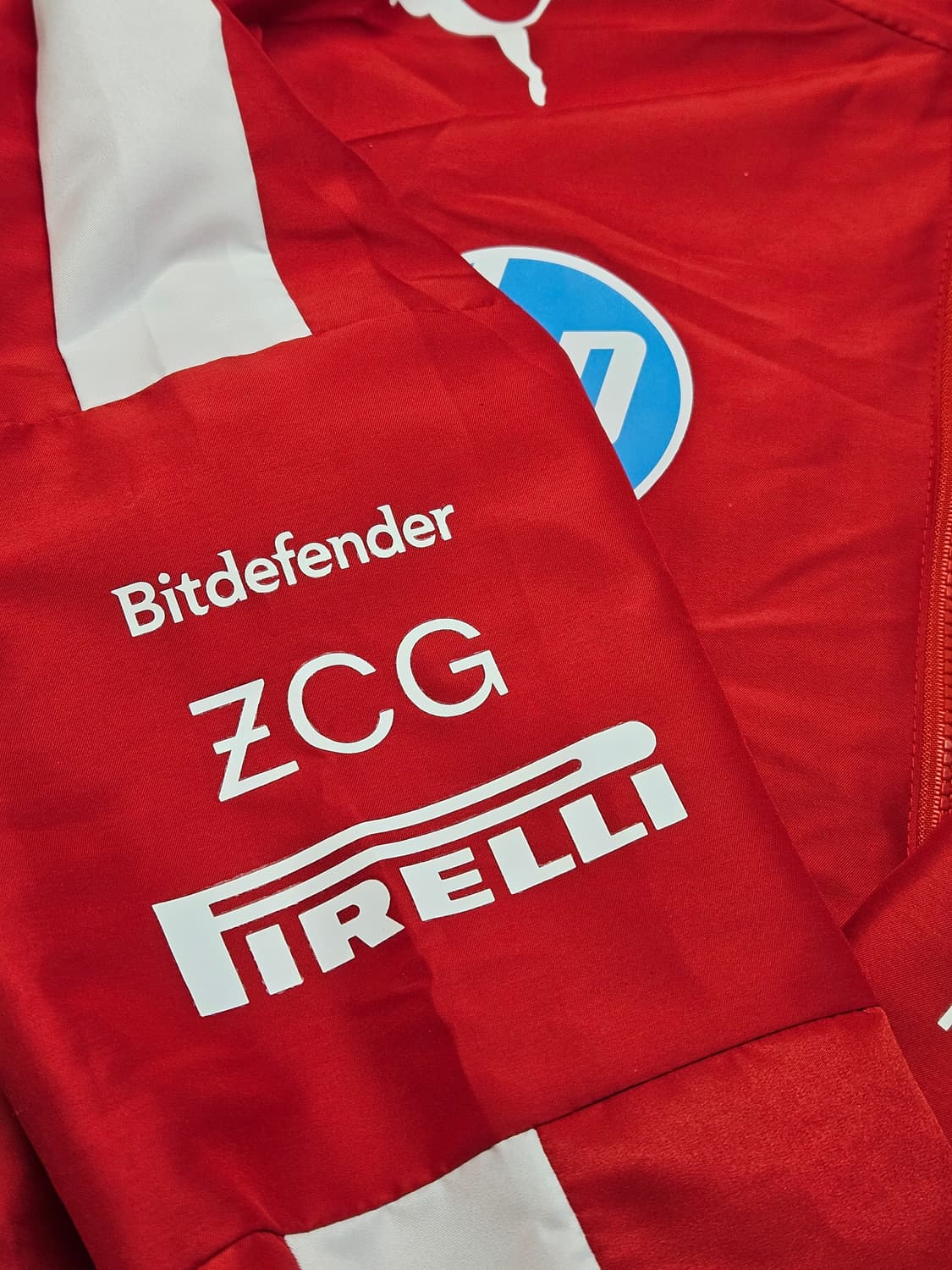 푸마 스쿠데리아 페라리 바람막이 판매합니다 상품이미지3