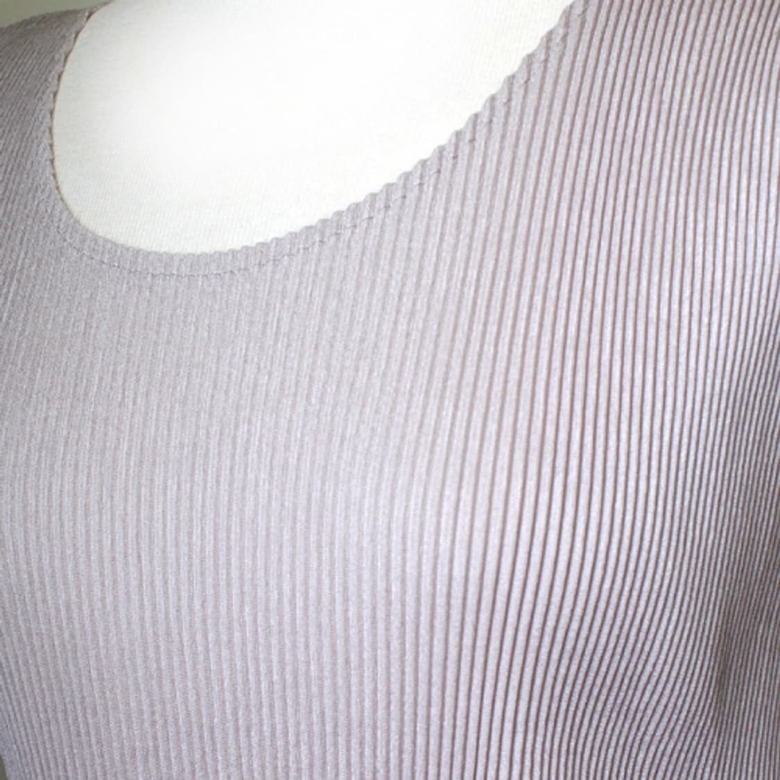 이세이미야케 플리츠플리즈 라이트그레이 나시 상의 (3) 상품이미지4