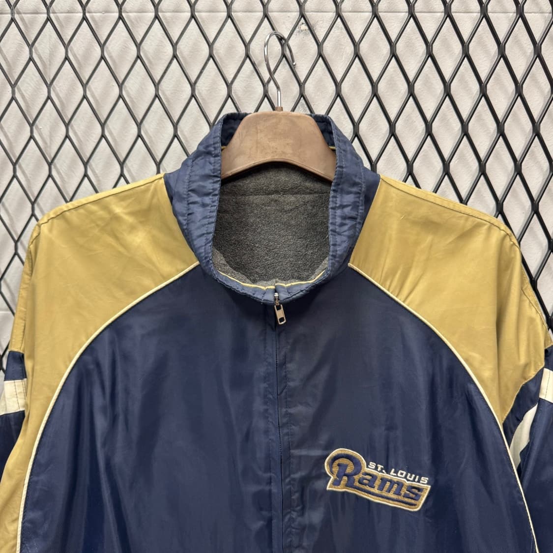 NFL X 세인트루이스 램스 나일론 점퍼 트랙자켓 네이비 골드 배색 상품이미지3
