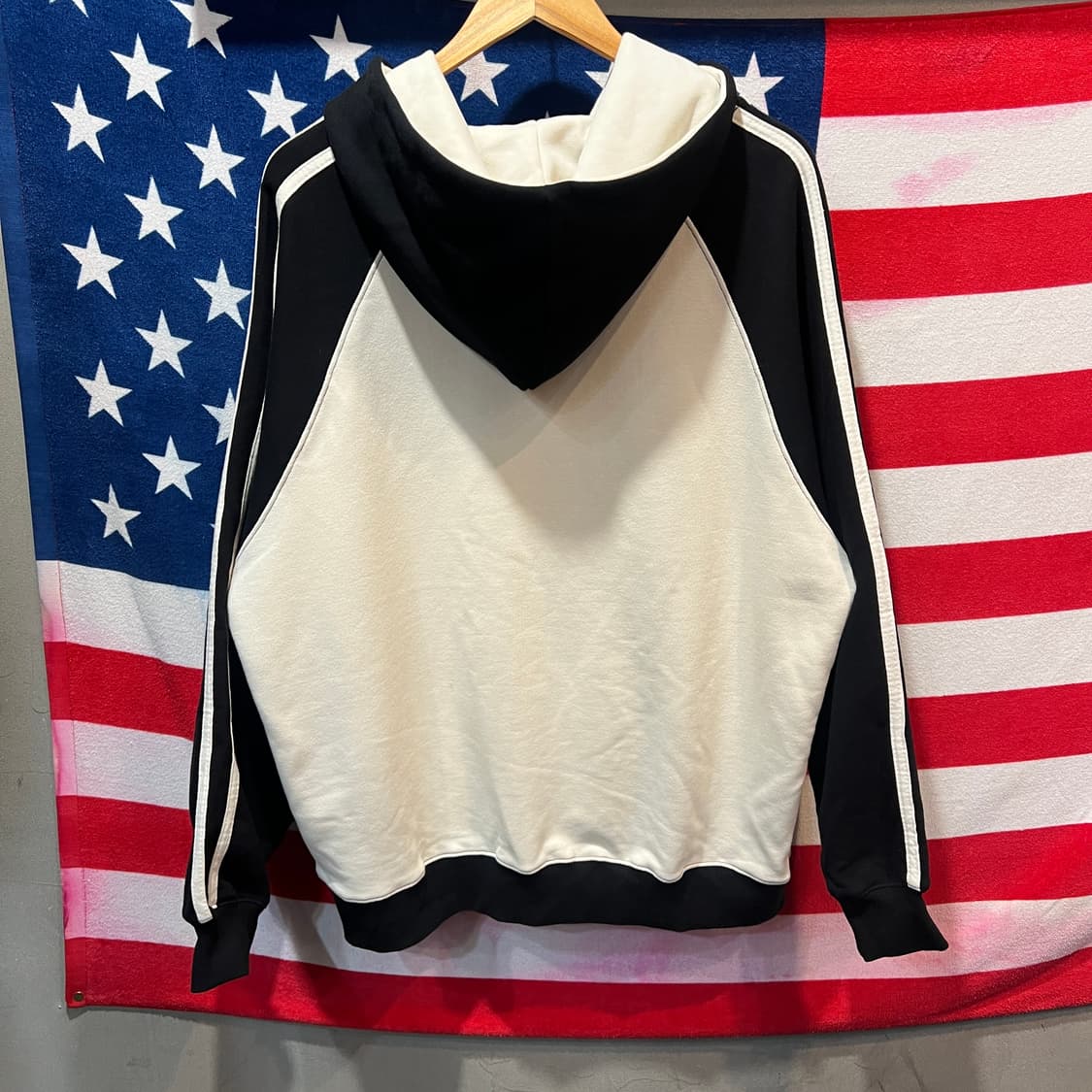 배색 포인크 프린팅 후드티 상품이미지3