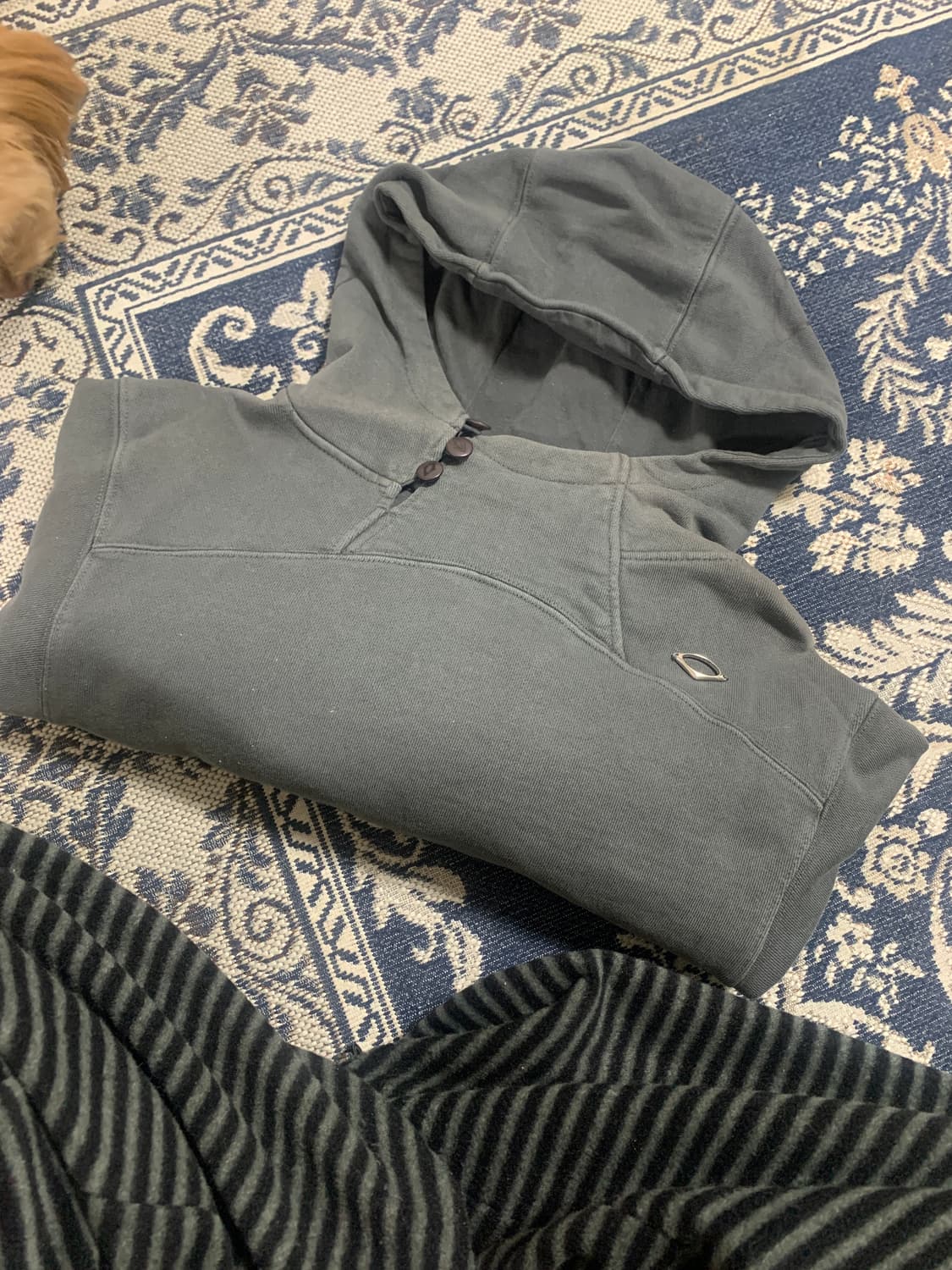 미스치프 사이드 버튼 업 크롭 후드 차콜 M 상품이미지3