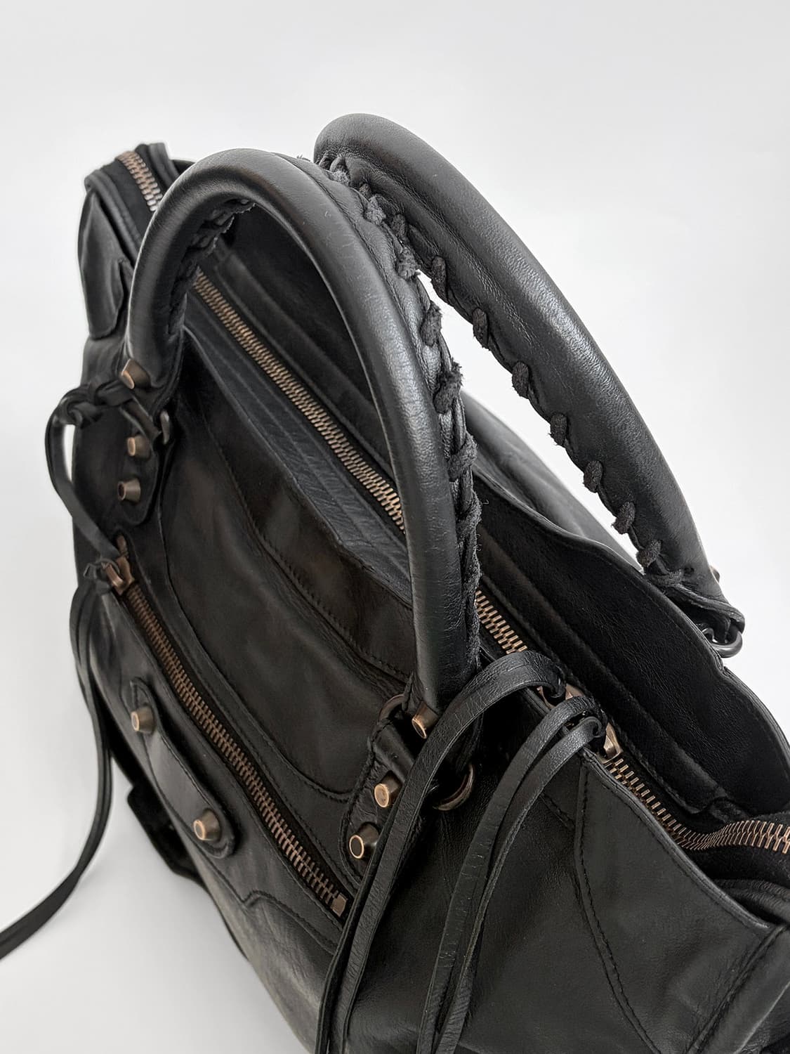 발렌시아가 클래식 시티백 미듐 판매합니다. 상품이미지5