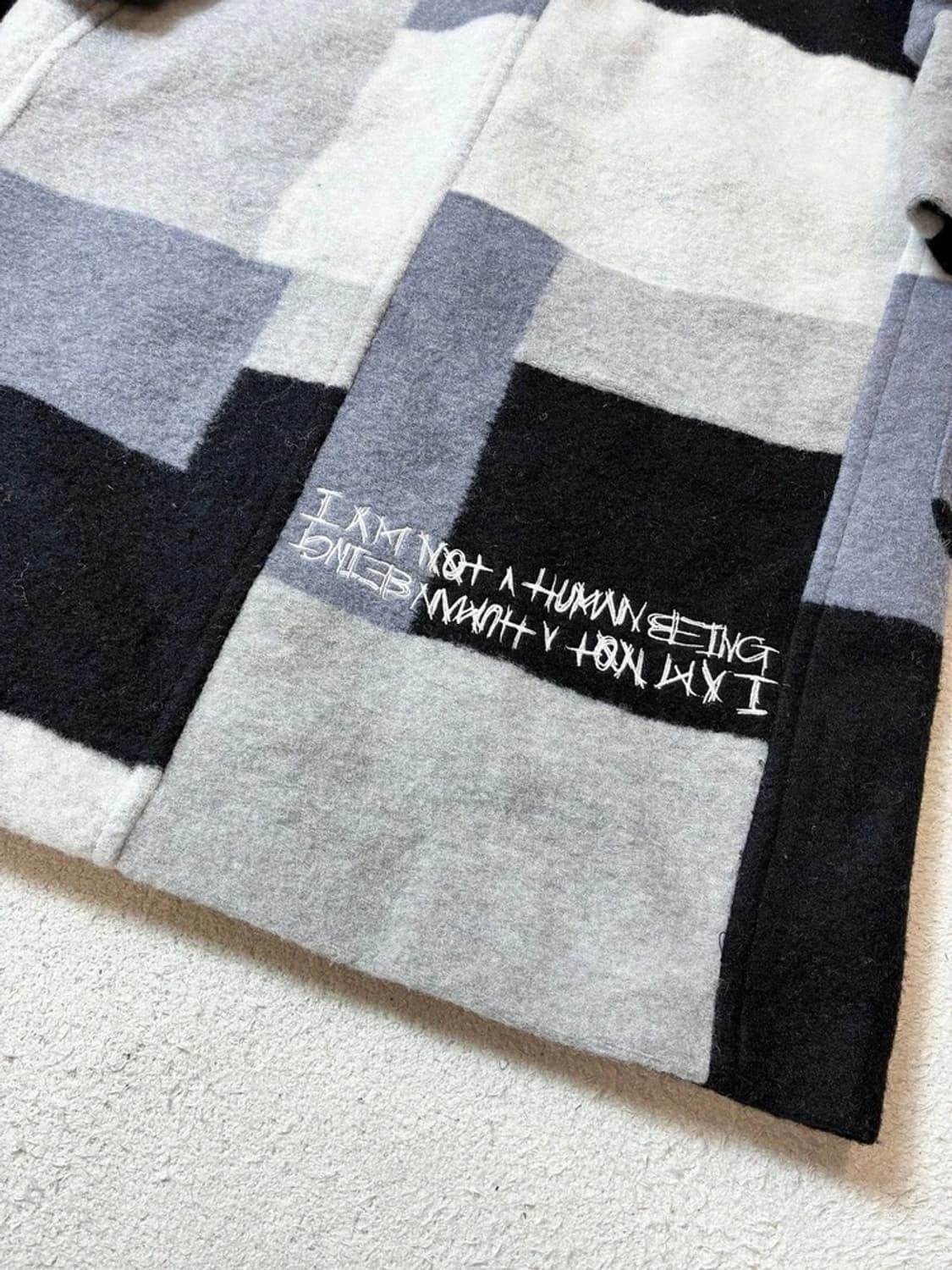 아이앰낫휴먼비잉 17FW 패치 워크 더플 코트 PN6940 상품이미지7