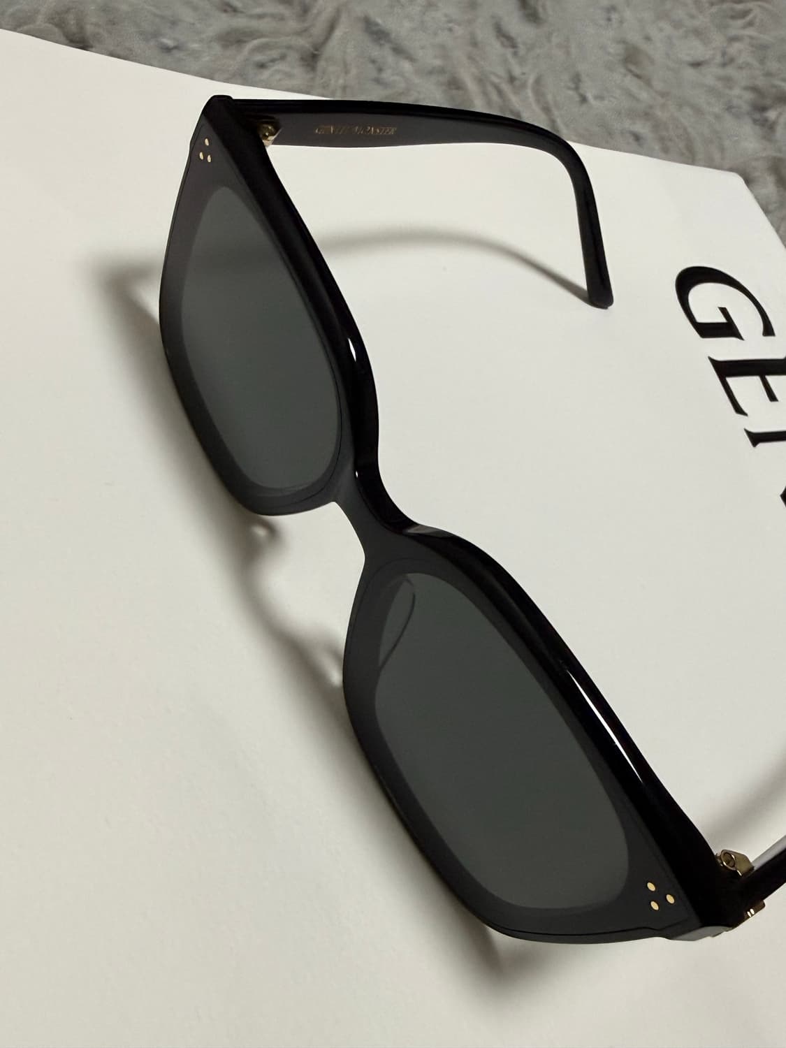 [새상품급] 젠틀몬스터 피아나 01 블랙 선글라스 상품이미지6