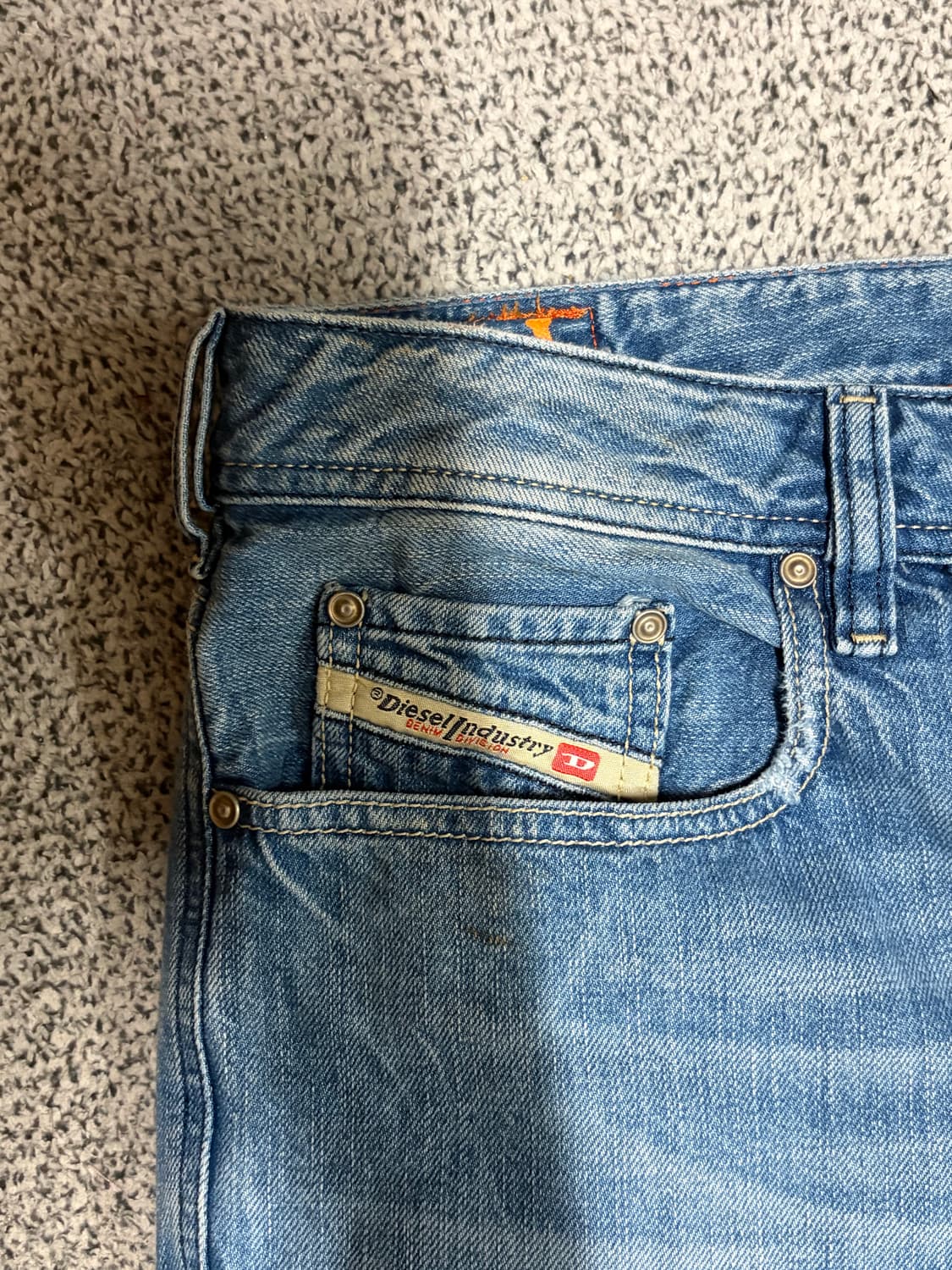 (할인가 8만) 디젤 자티니 레귤러 부츠컷 데님 팬츠 상품이미지4