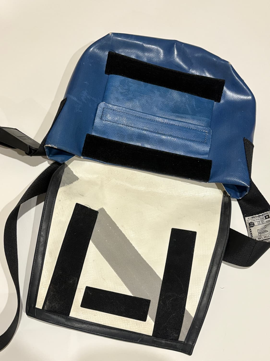 프라이탁 라씨 블루 메신저백 상품이미지3