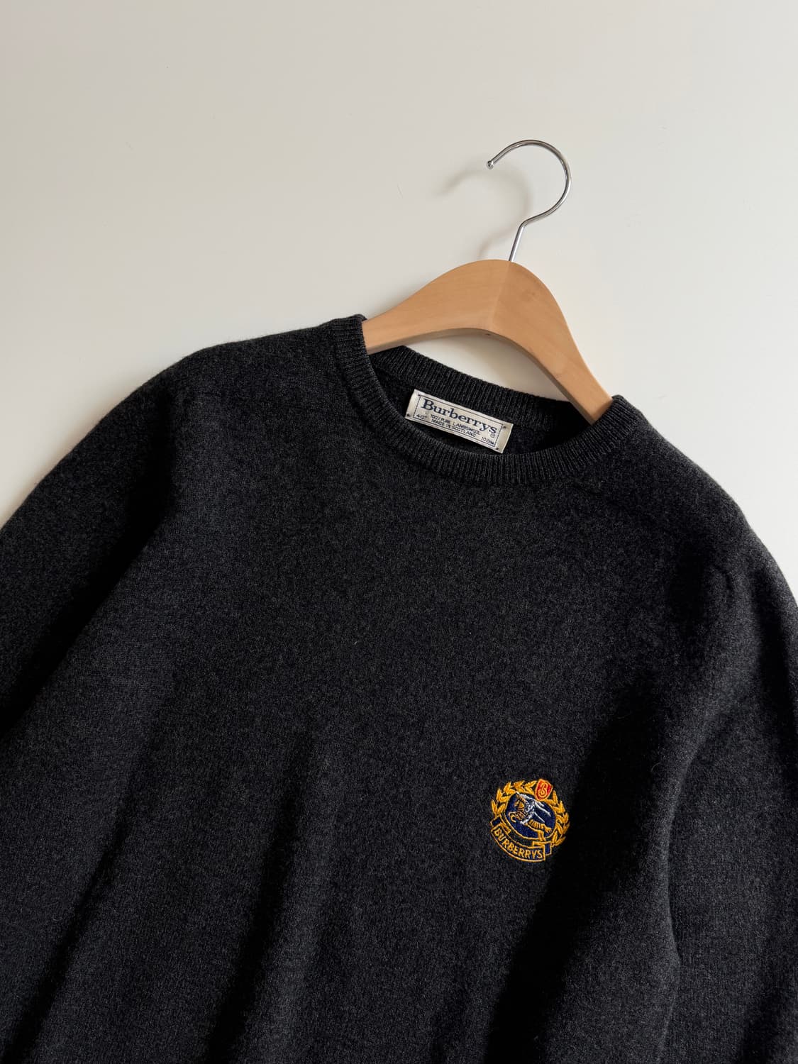 Burberry 버버리 차콜컬러 크레스트로고 울 니트 상품이미지4