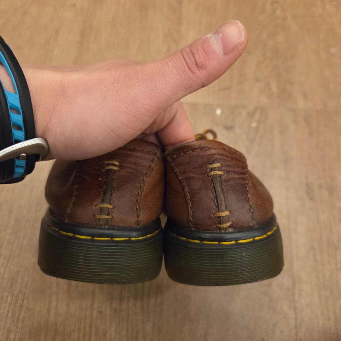 닥터마틴 엘스필드 uk6 250-255 크레이지홀스 브라운 상품이미지3