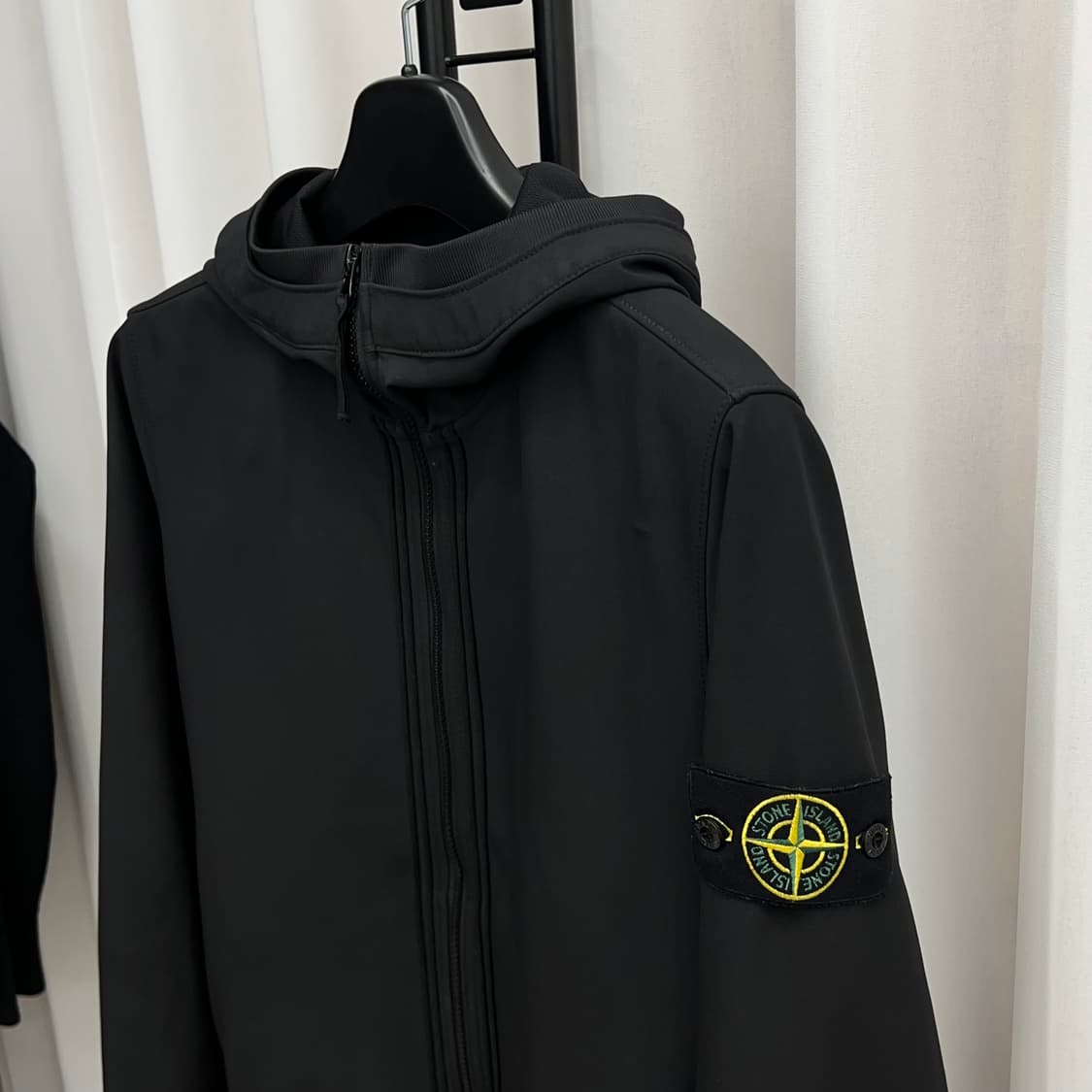 스톤아일랜드 소프트쉘 바람막이 블랙 (S) 상품이미지3