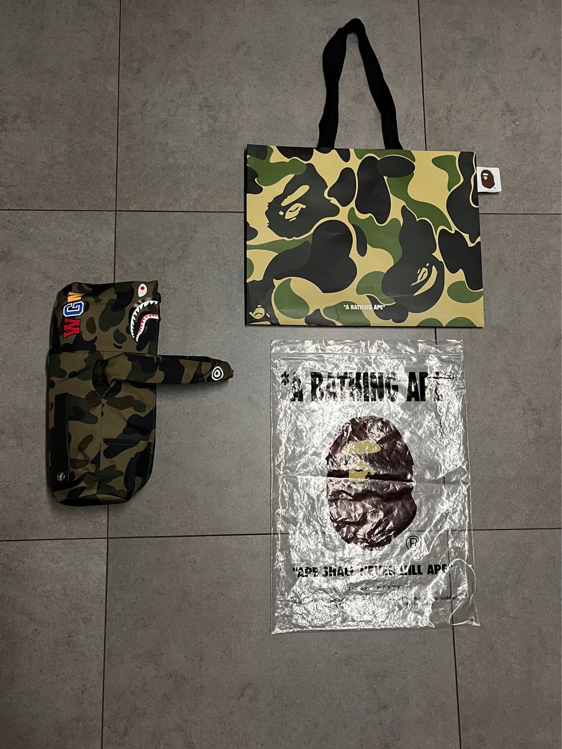 베이프 샤크 카모 미니백 상품이미지1