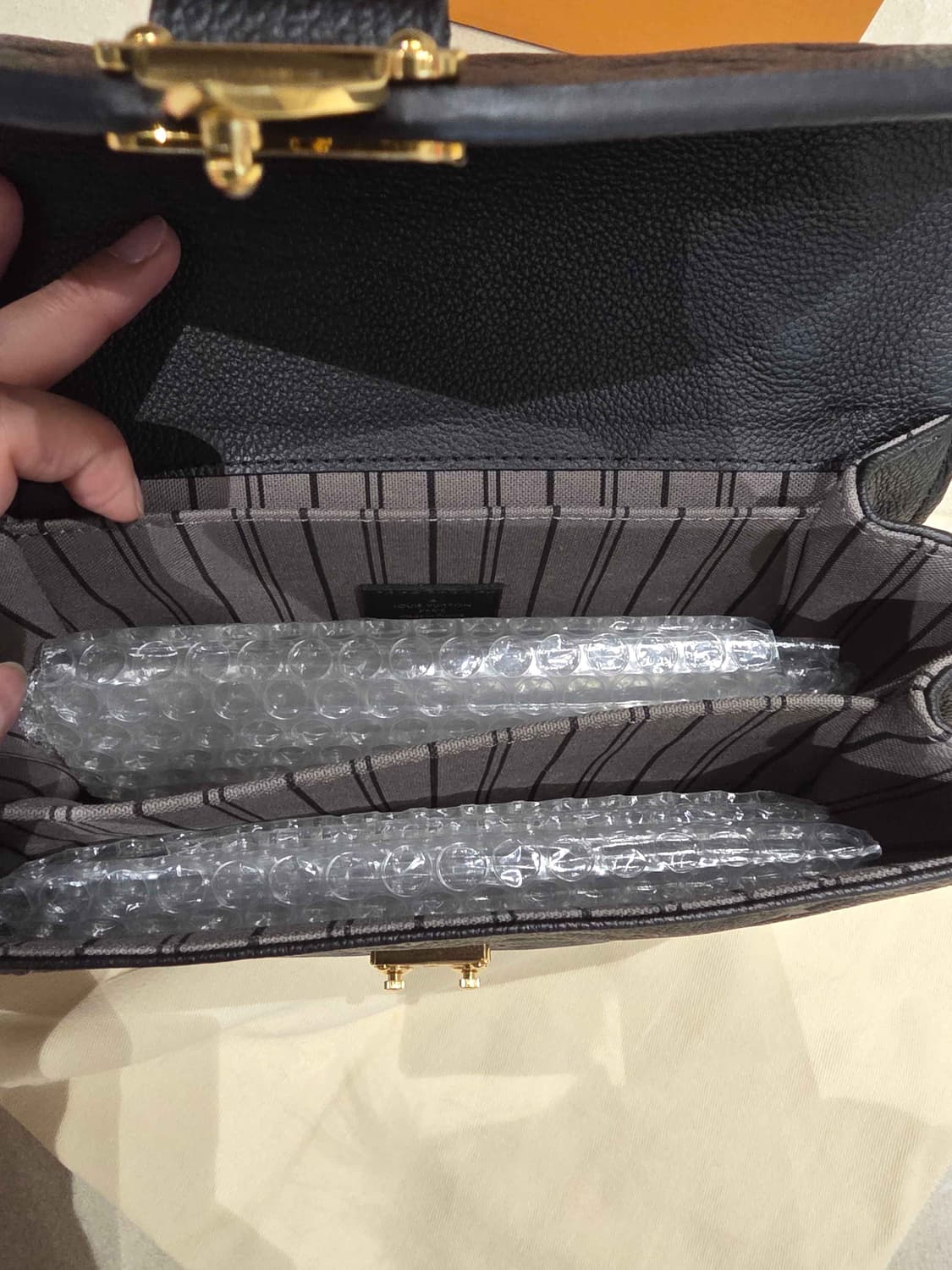 루이비통 앙프렝뜨 메티스 블랙 상품이미지3