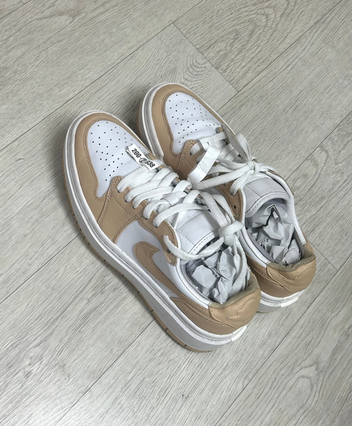 나이키 에어조던 1 로우 엘리베이티드 여성 스니커즈 탄 상품이미지1