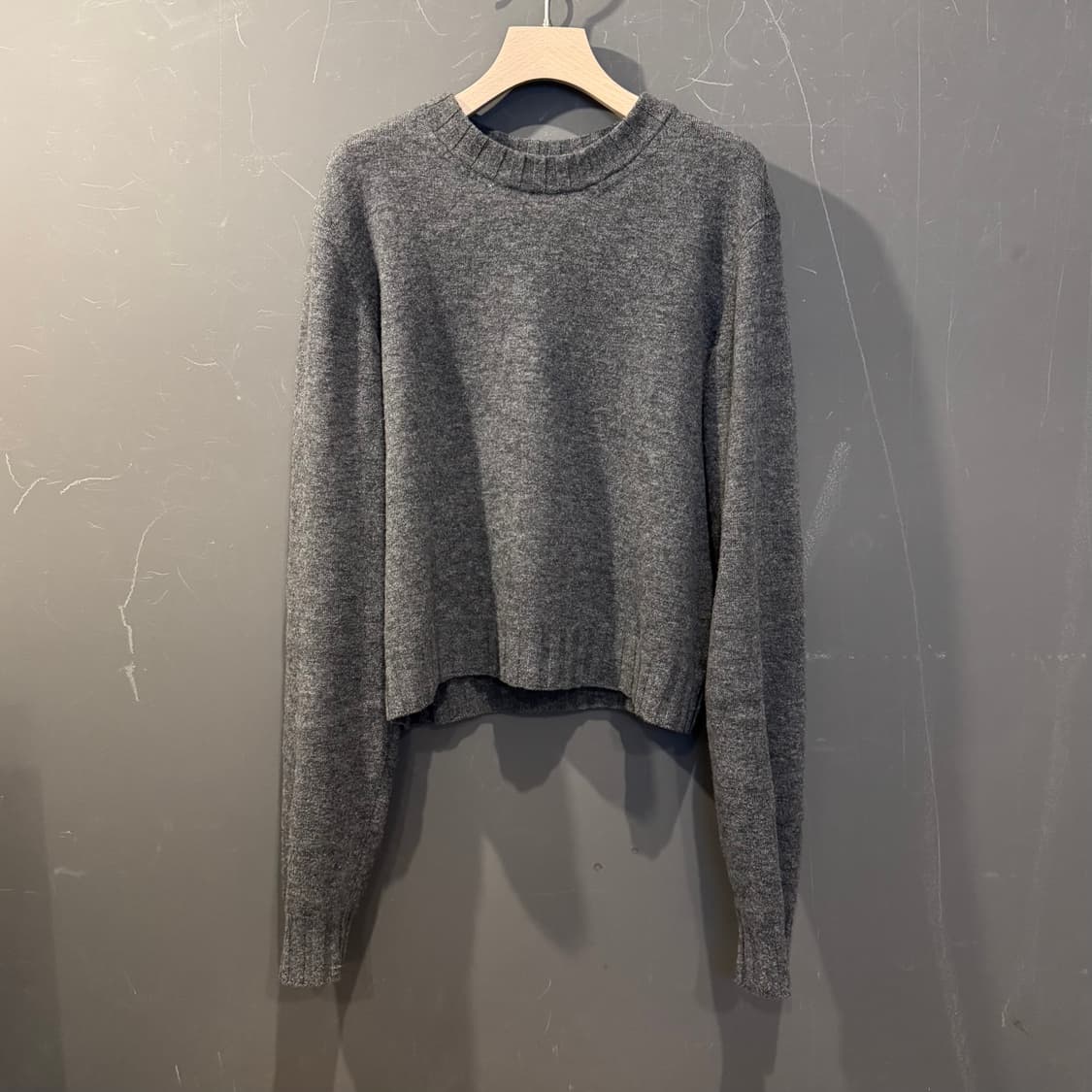 [46] 솔로이스트 23AW 크롭 니트 상품이미지1