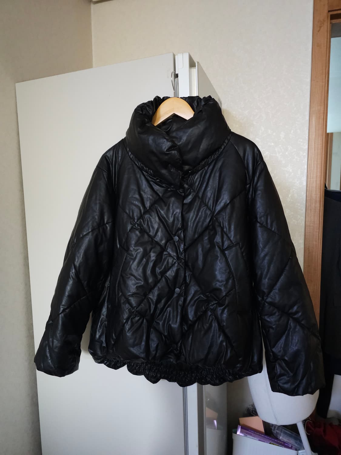 미니멈 블랙 오버핏 웰론패딩 상품이미지1