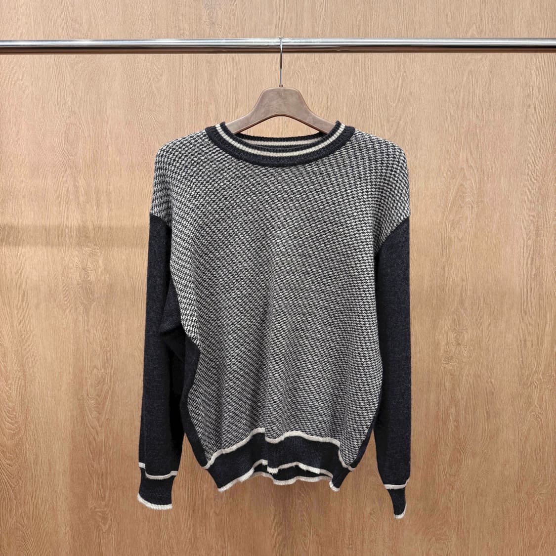 입생로랑 배색 니트 라운드넥 긴팔 하운드투스 패턴 블랙 그레이 상품이미지2