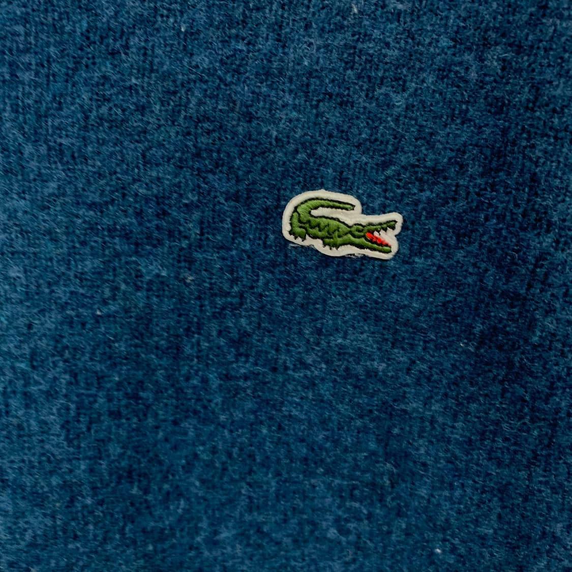 라코스테 자수로고 블루 브이넥 니트 상품이미지3