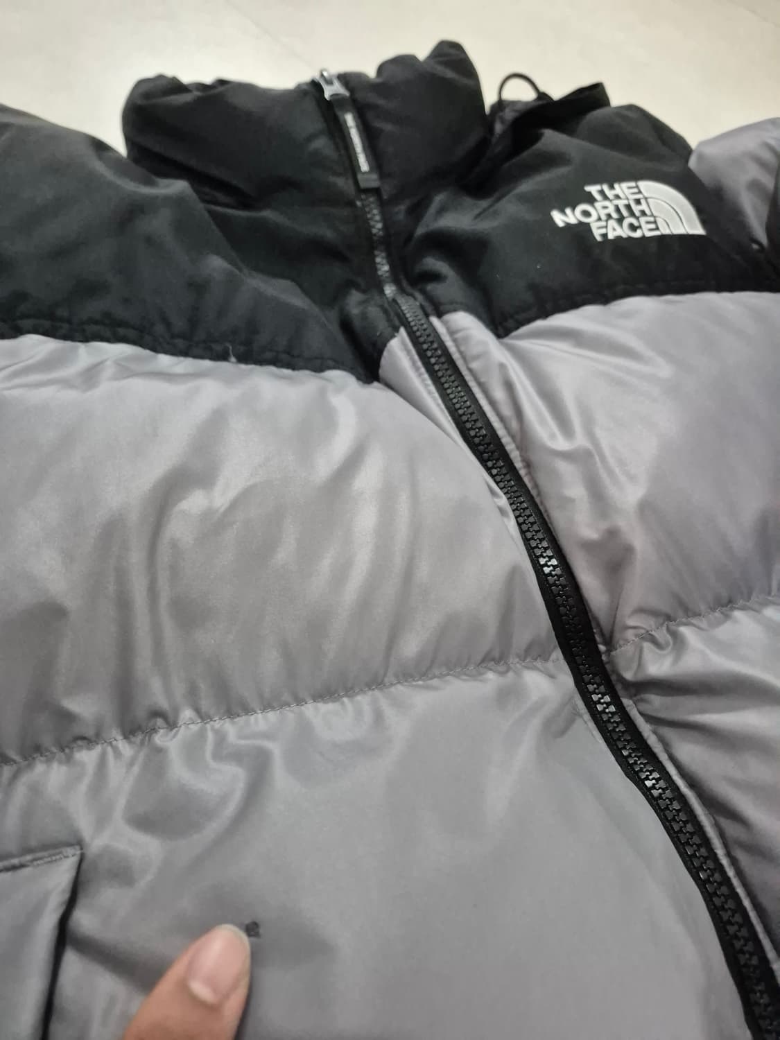 노스페이스 눕시 그레이 블랙 패딩 L/100 상품이미지10