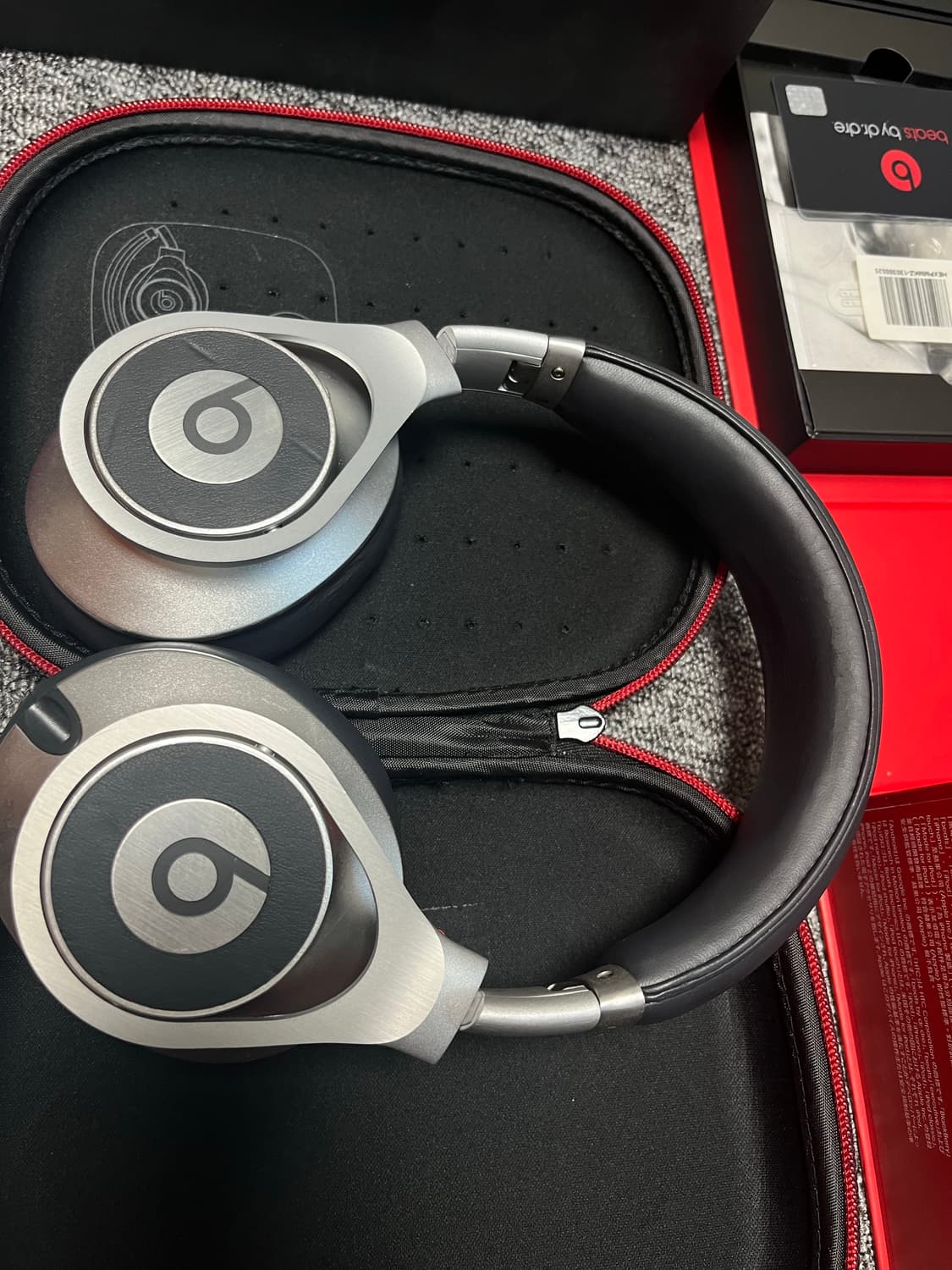 Beats by dr.dre Executive 실버 헤드폰 상품이미지5