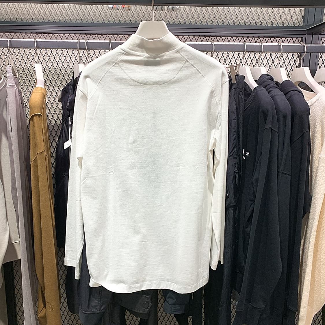 Y-3 남성 화이트 모크넥 로고 화이트 롱 슬리브 상품이미지4