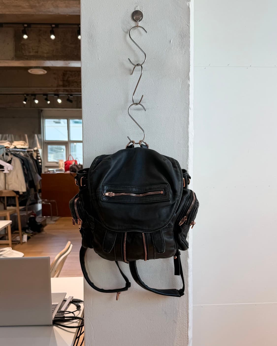 알렉산더 왕 블랙 램스킨 마르티 백팩 상품이미지2