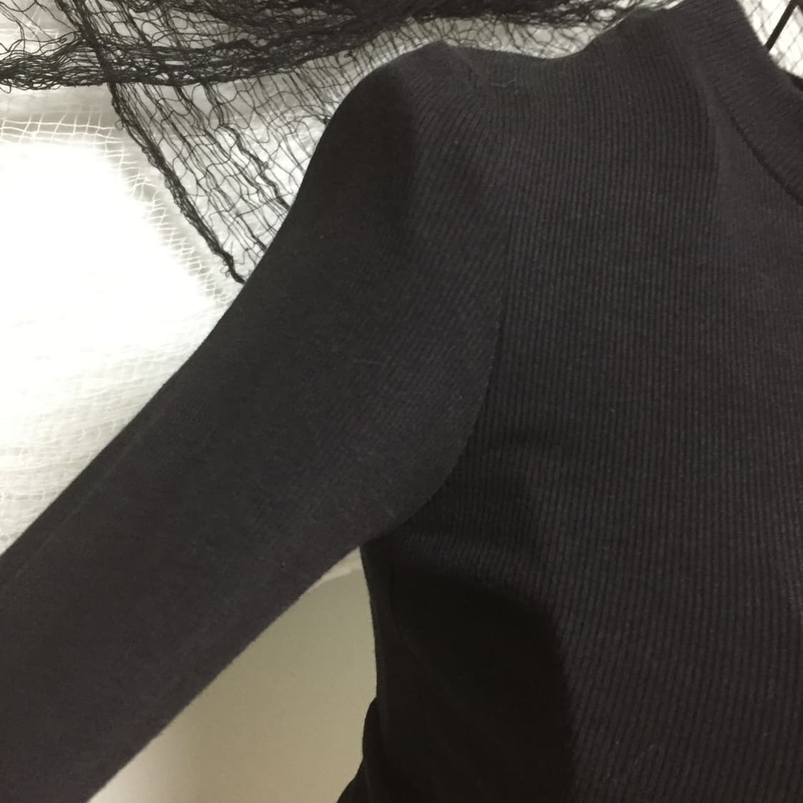 Black button detail slim T 상품이미지5