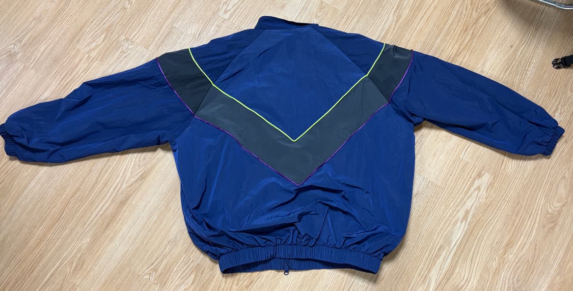 아이앱 아케인 트랙탑(바람막이) XL 판매합니다. 상품이미지2