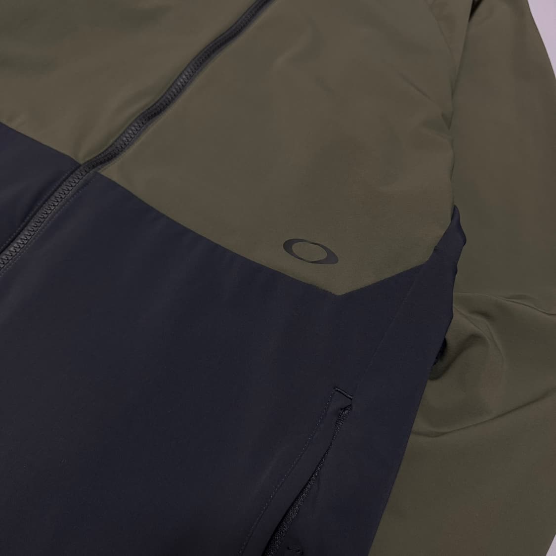 오클리(OAKLEY) 올리브 폴리아미드 엘라스테인 혼방 후드 윈드브레이커 상품이미지4