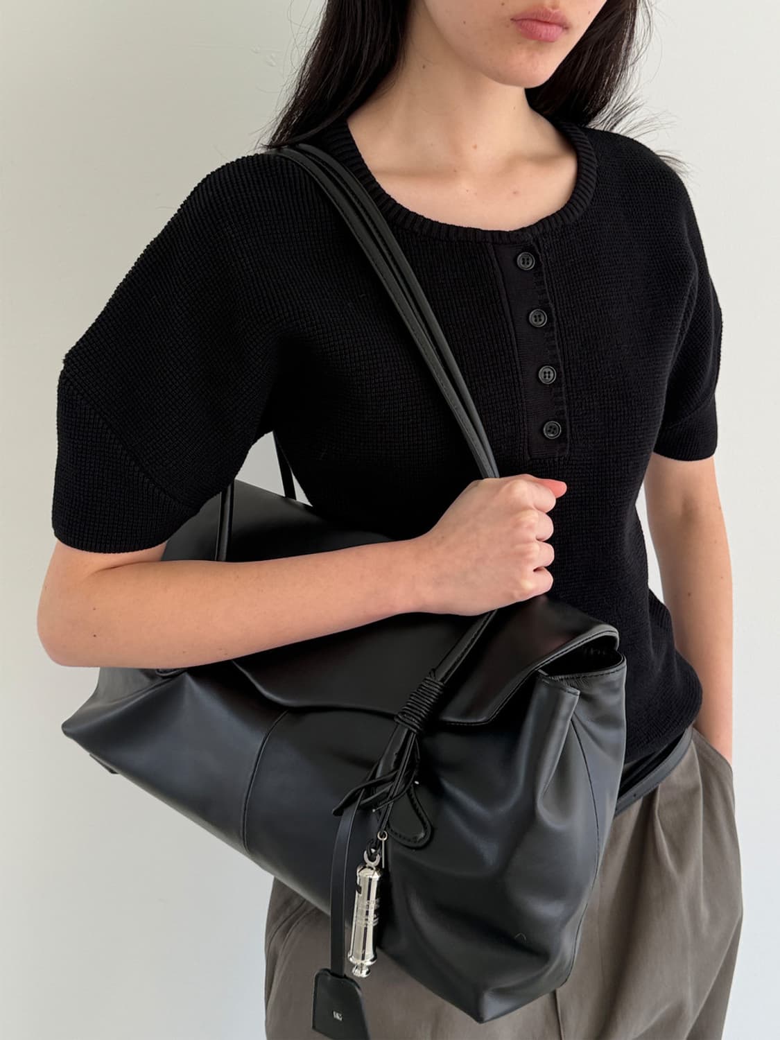 Puff Sleeve Henry Neck Knit Black 상품이미지2
