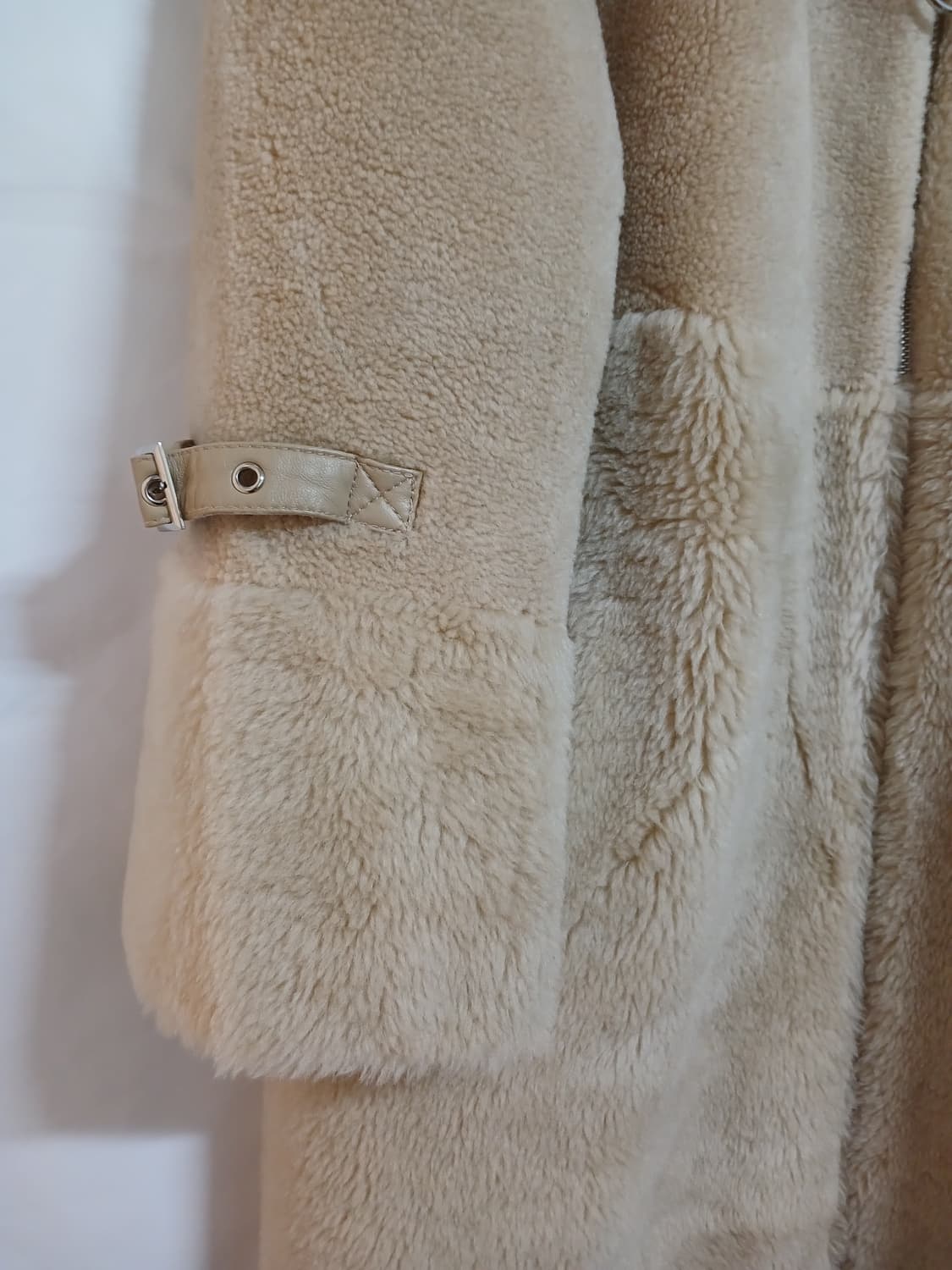 (90-95)양모100% 9부 소매 롱무스탕

베이지 상품이미지7