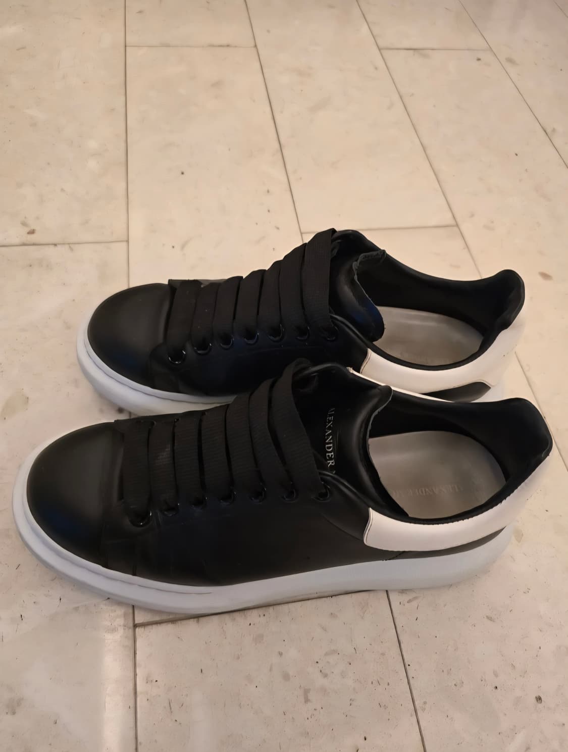 알렉산더 맥퀸 오버솔 스니커즈 블랙 상품이미지2