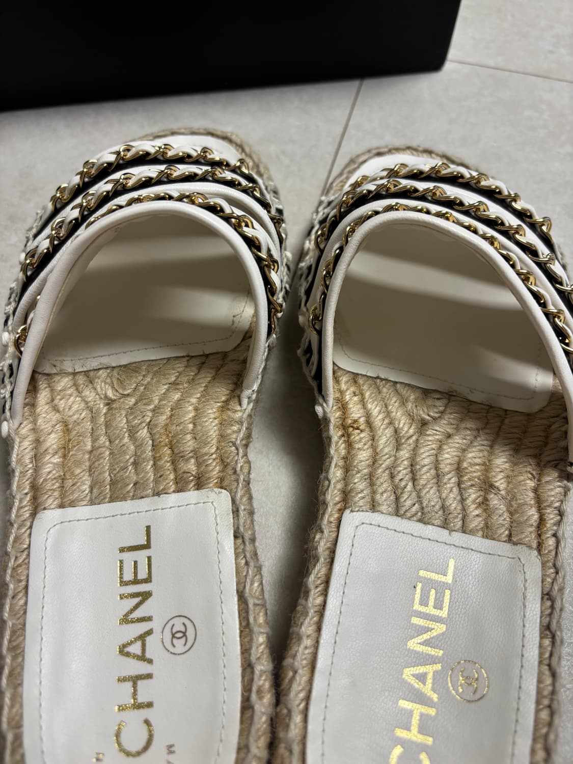 샤넬 블랙 앤 화이트 체인 샌들 슬리퍼 37사이즈 상품이미지4