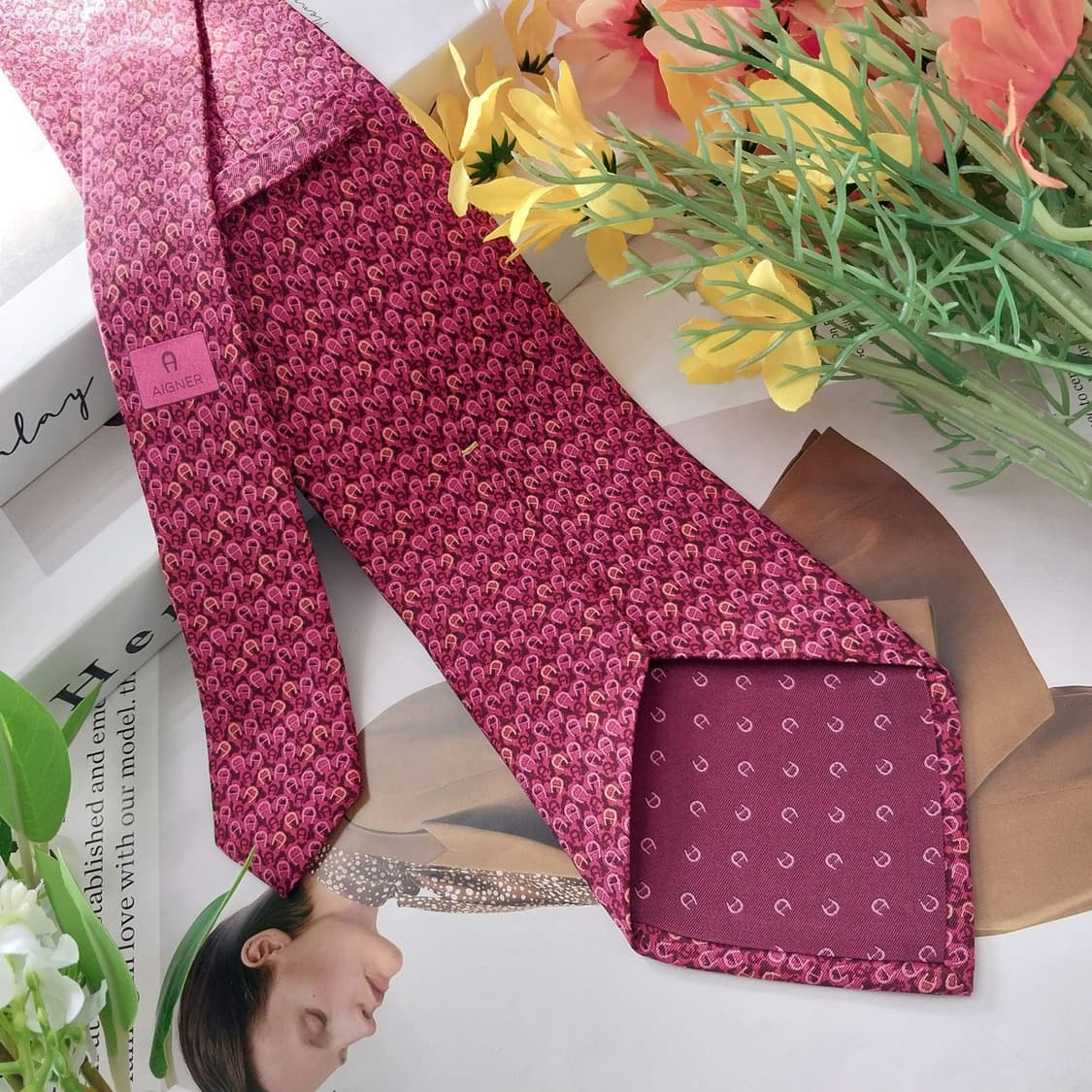 아이그너 실크 진핑크 로고 패턴 넥타이 9.6cm A+등급 K1411
 상품이미지3