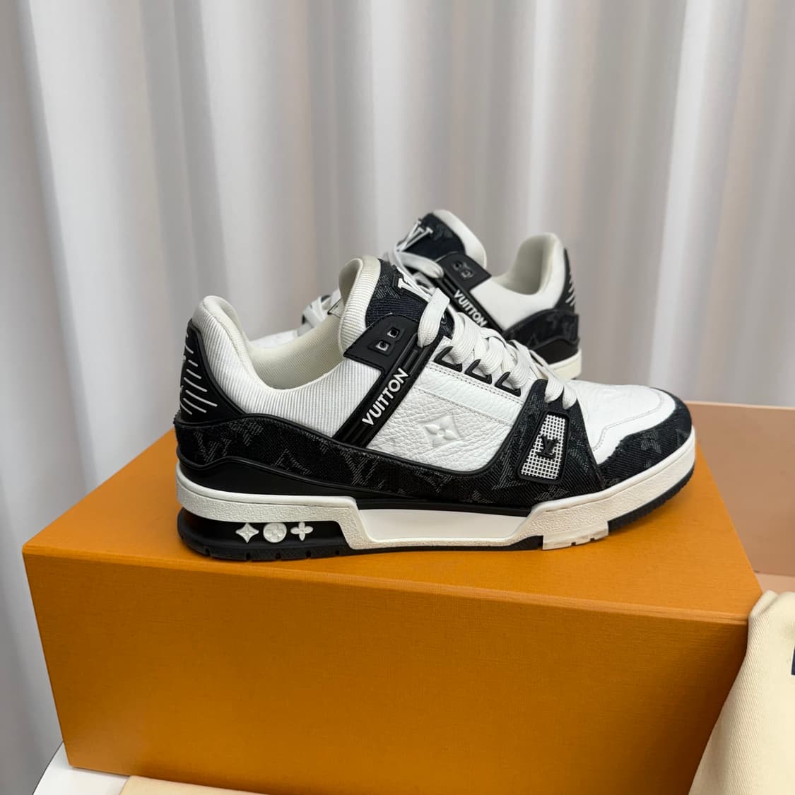 [6] 루이비통 트레이너 스니커즈 블랙 상품이미지7