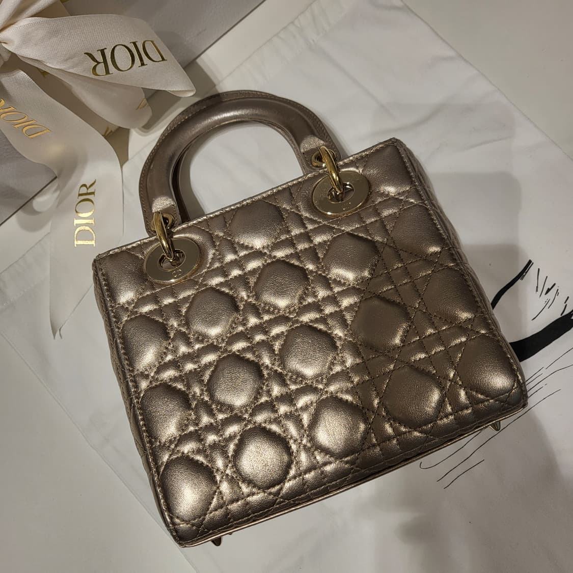 Dior 매장가840만원 디올 정품 레이디백 ABC 스몰 금장 이니셜참 상품이미지4