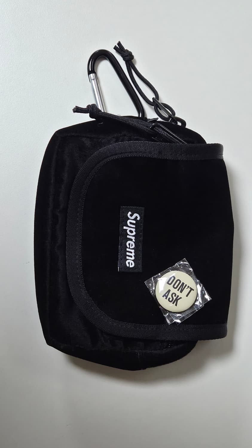 슈프림 벨벳 미니 파우치 블랙 상품이미지1