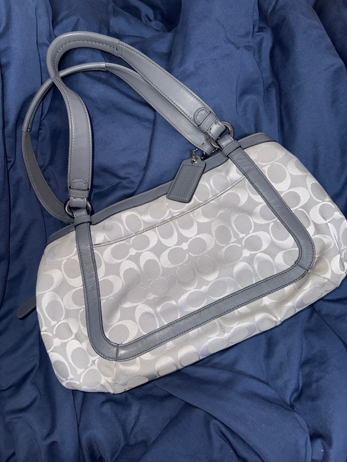 초희귀매물) 코치백 그레이 시그니처 미디움 숄더백 y2k 빈티지 상품이미지3