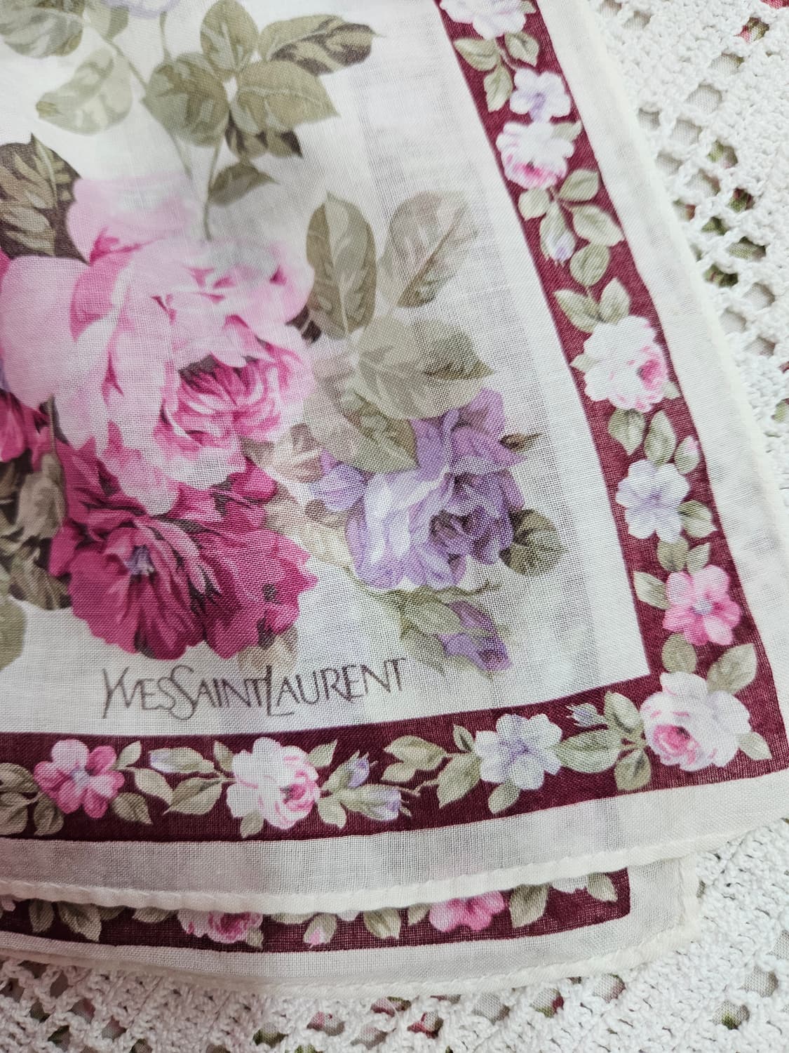 입생로랑 플라워 패턴 손수건 상품이미지5