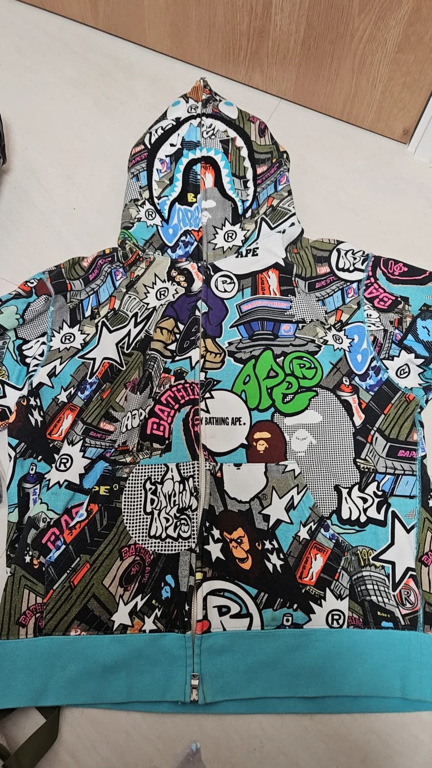 베이프 코믹아트 샤크 후드 상품이미지1