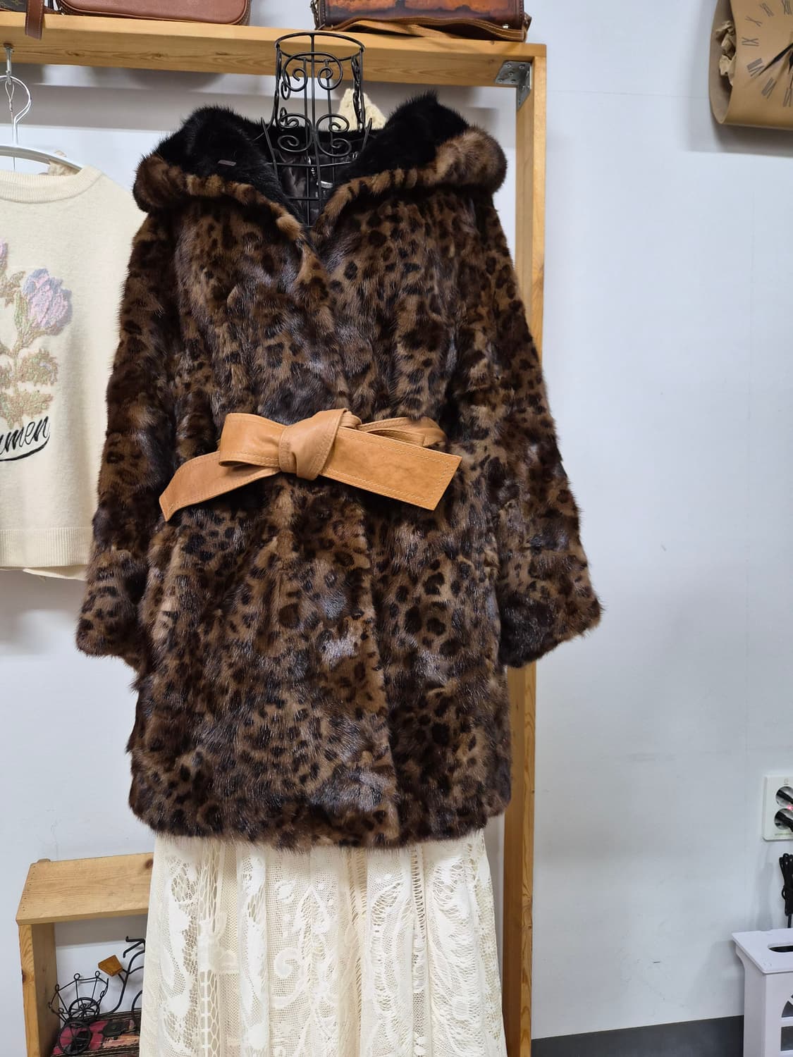베스띠벨리 레오파드 밍크후드코트 상품이미지1