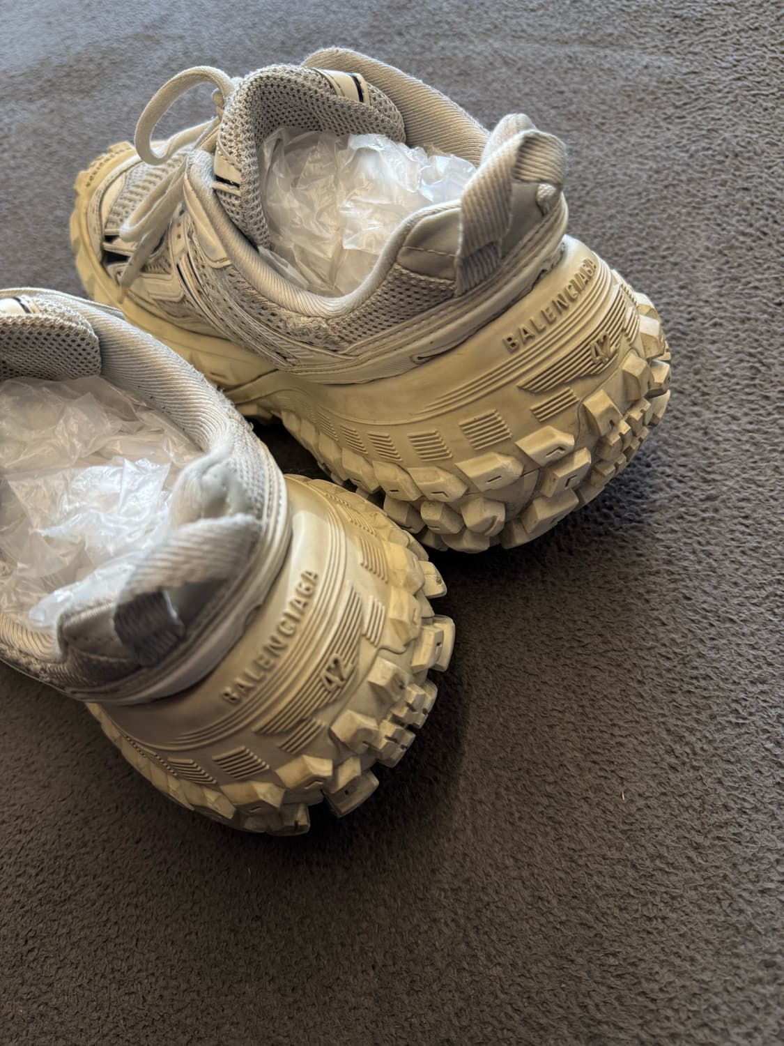 발렌시아가 디펜더 라이트 베이지 처분  상품이미지3