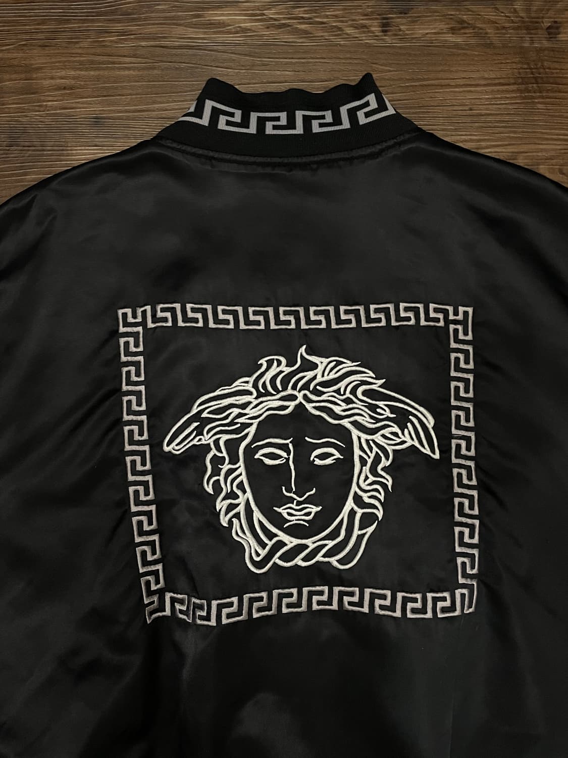 베르사체 진스 꾸뛰르 메두사 헤드 바시티 봄버 자켓 블랙 상품이미지10