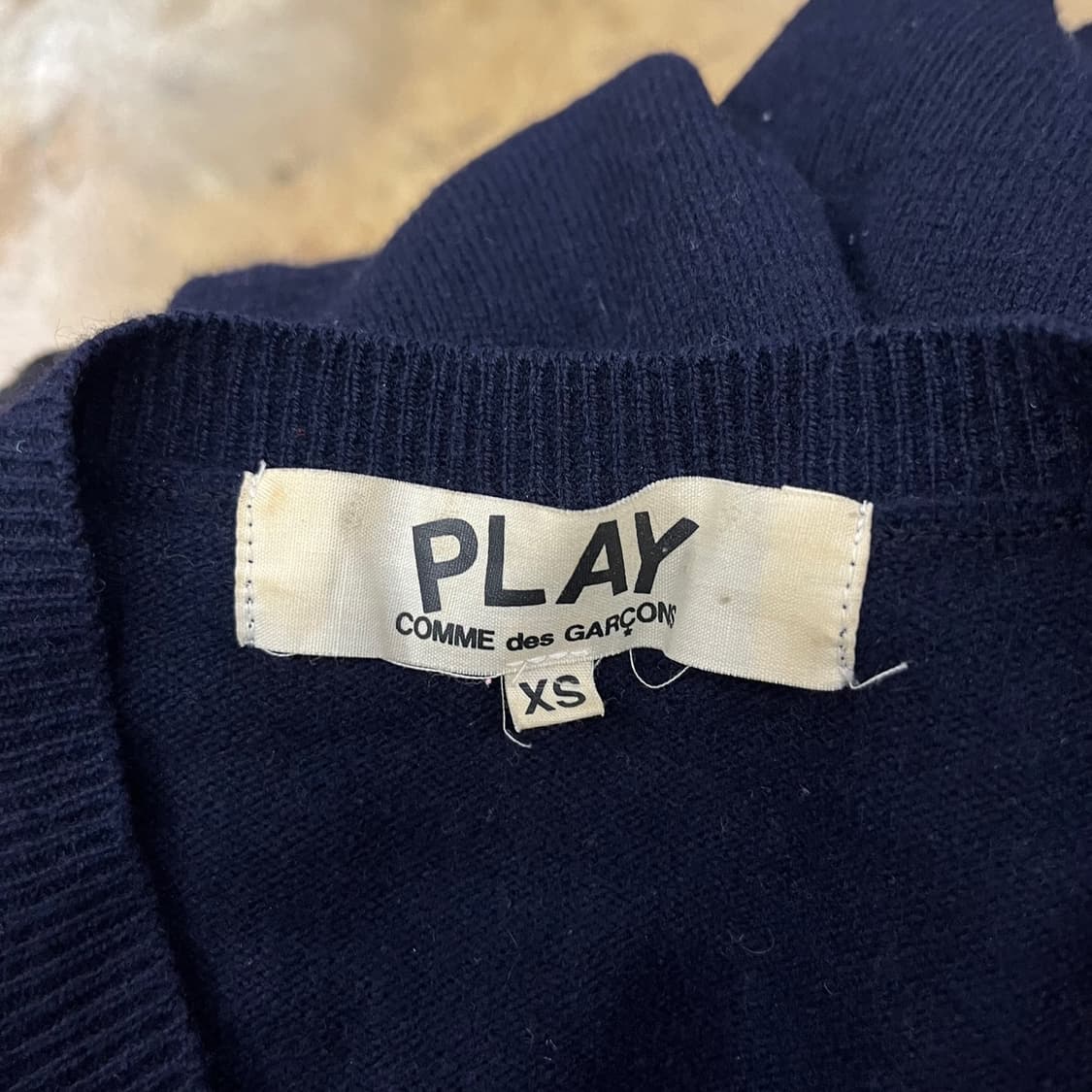 꼼데가르송 네이비 레드 와펜 니트 가디건  상품이미지5