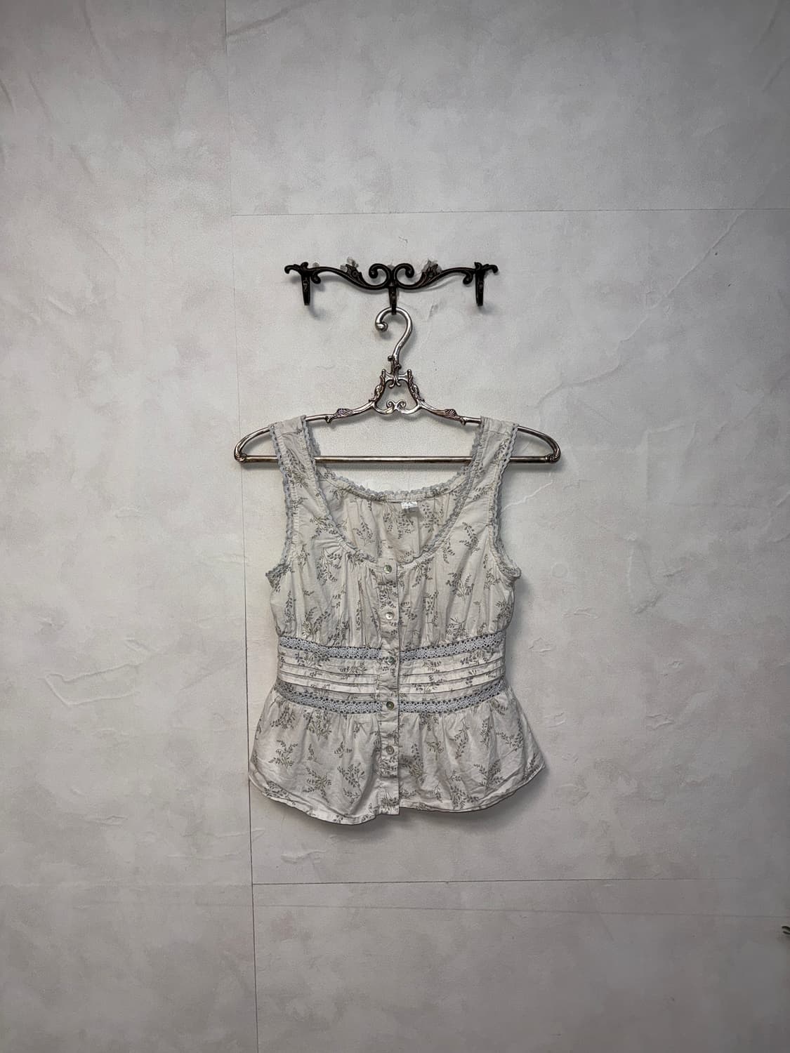Ivory blue lace floral button sleeveless 상품이미지1